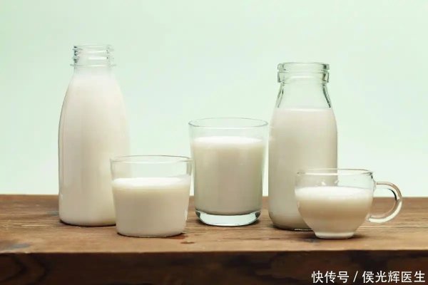 招财猫配资 中老年人喝牛奶：避开晨昏误区，解锁黄金时段健康密码